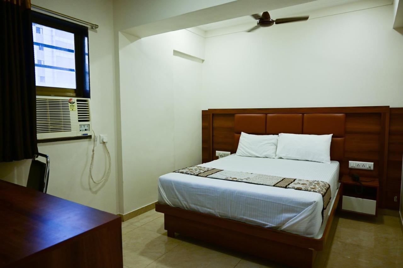 Hotel Diamora Residency ターネー エクステリア 写真