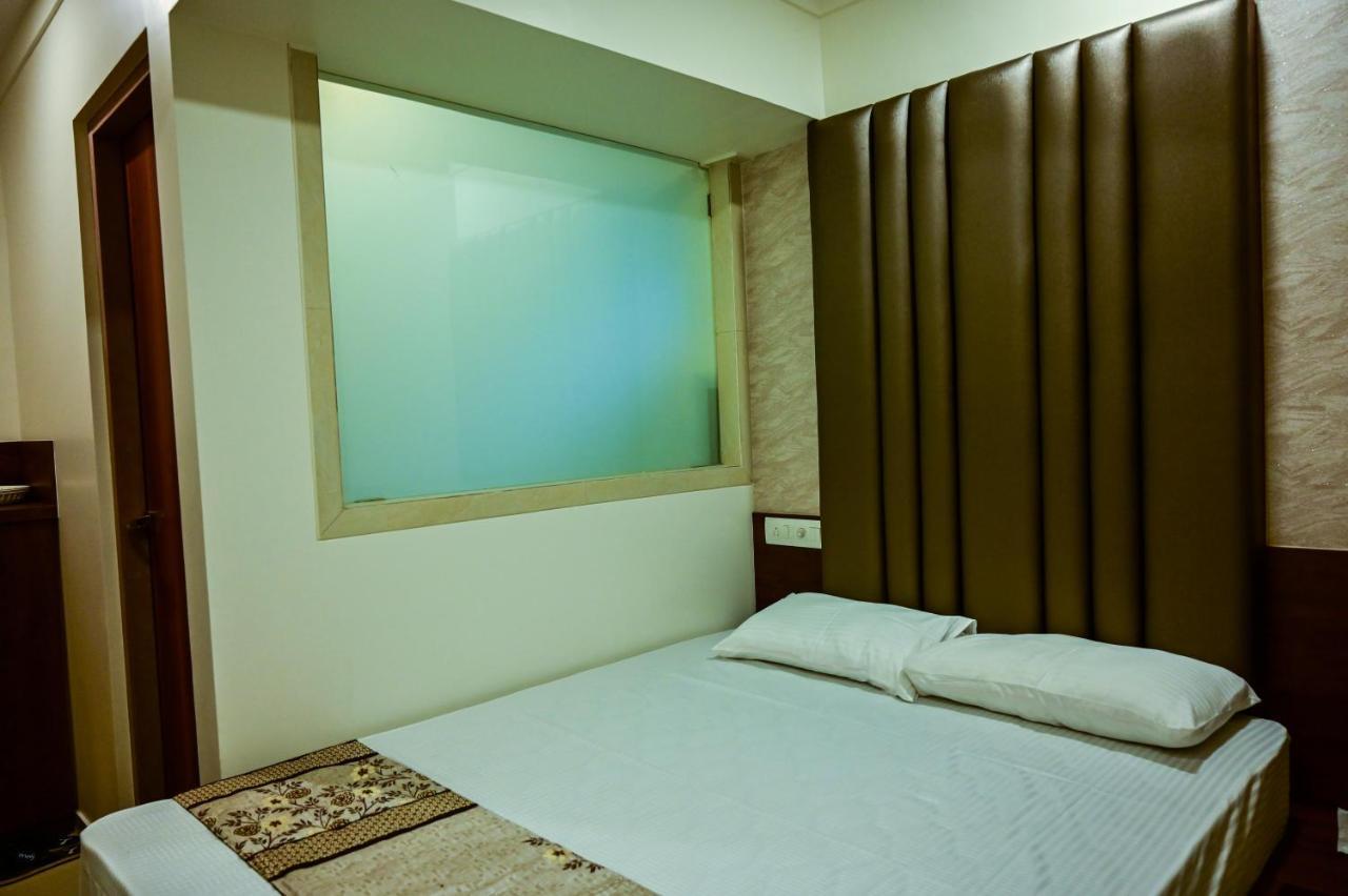 Hotel Diamora Residency ターネー エクステリア 写真